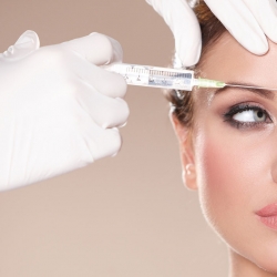 Tiêm botox vào chân mày