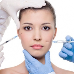 Tiêm chất làm đầy xóa nếp nhăn